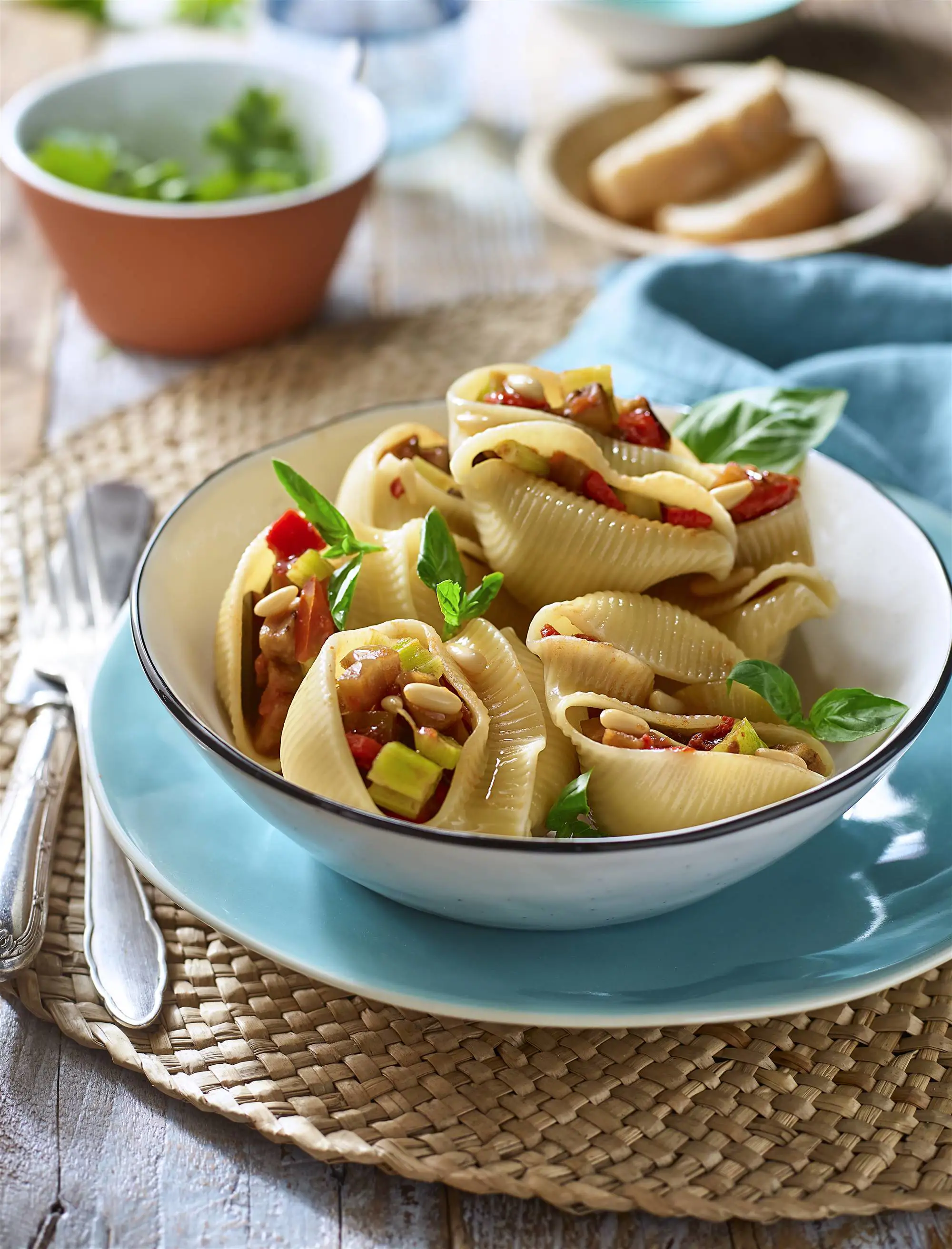 recetas de pastas frías caracolas rellenas de caponata