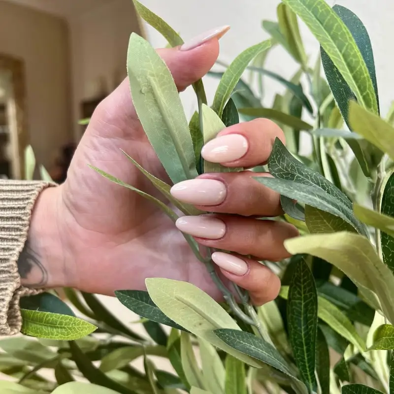 manicura beige
