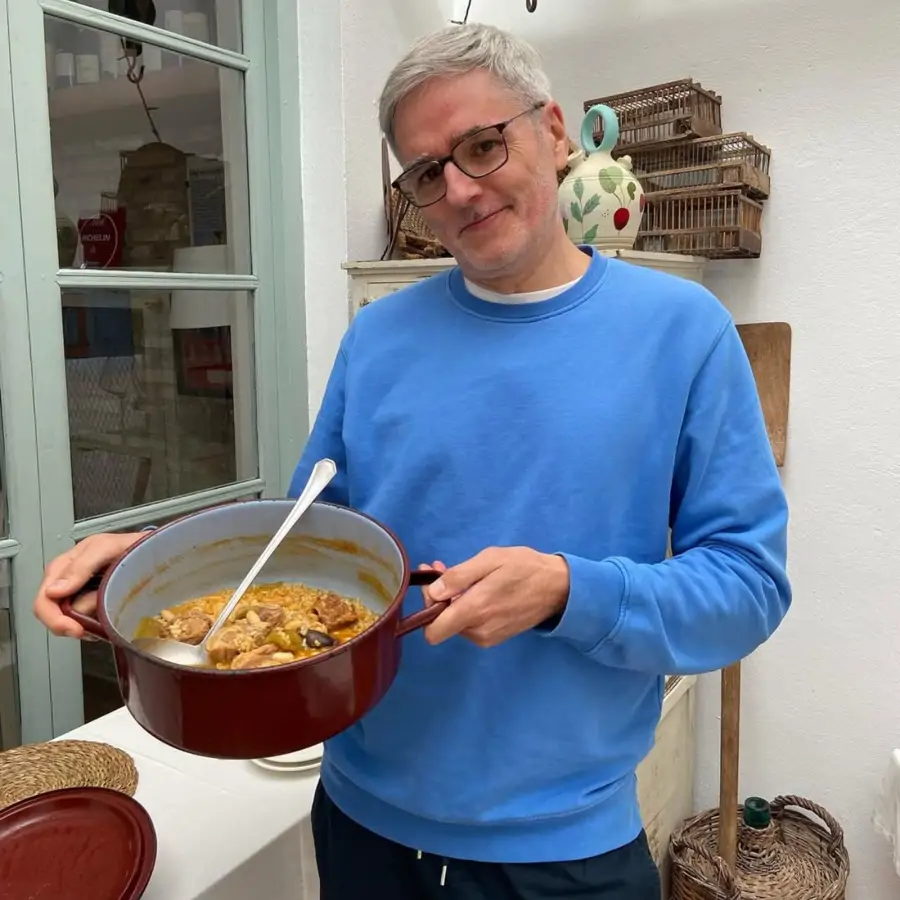 Mikel López Iturriaga (El Comidista): “Para hacer recetas con sello 'made in Spain', mis 5 imprescindibles son cebolla, ajo, tomate, aceite de oliva y pimentón”