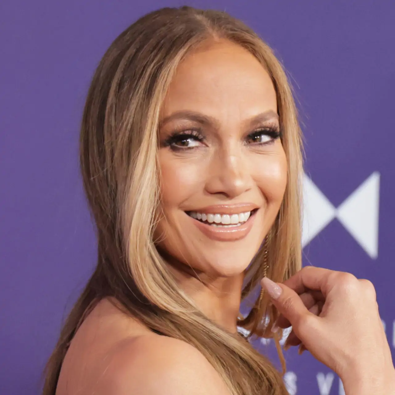 adjunta jlo