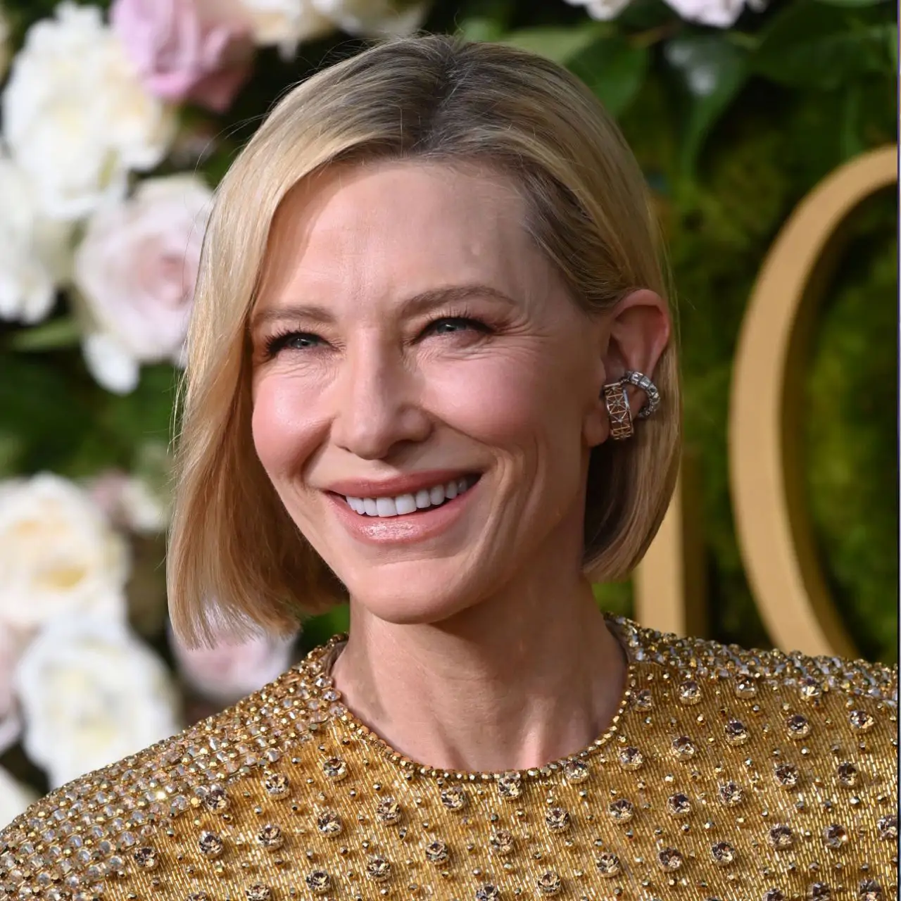 cate blanchett 10 cortes de pelo corto para mujeres de 60 y cara redonda que favorecen y son tendencia en verano 2025