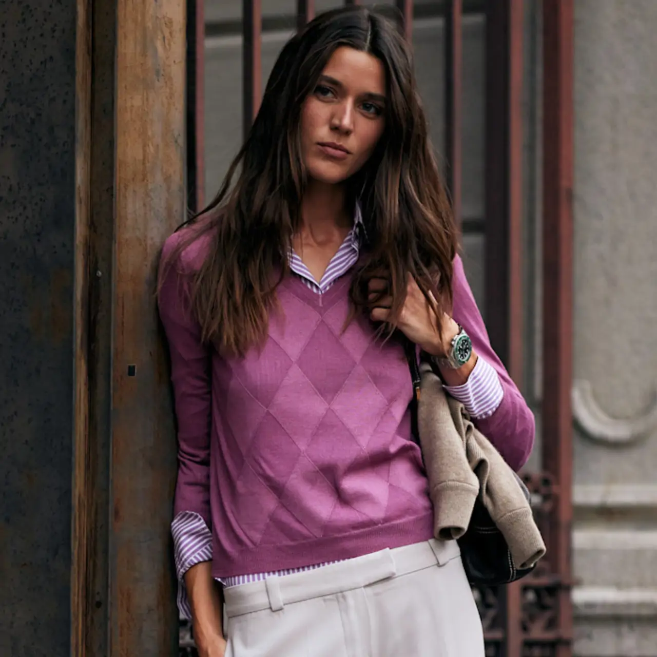 mujer jersey morado