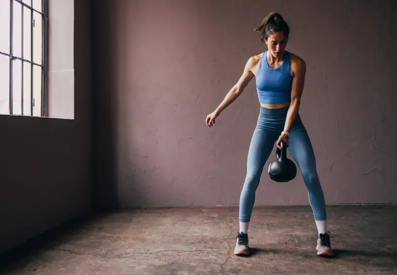 PESO MUERTO UNILATERAL CON KETTLEBELL