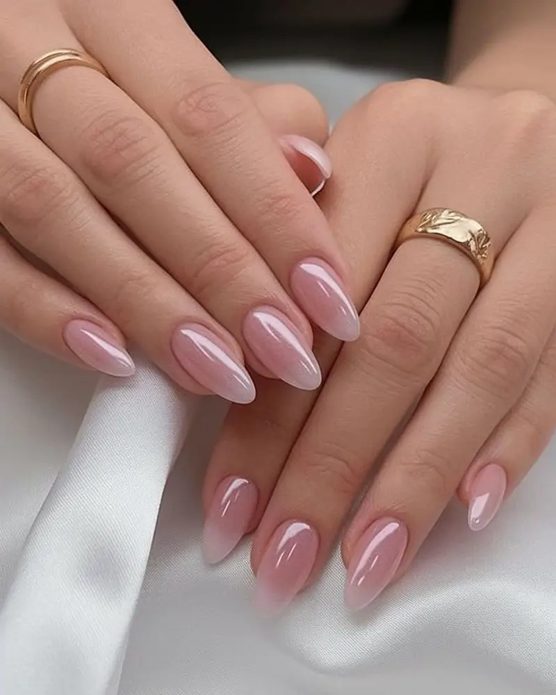 Glaseadas uñas decoradas tonos neutros