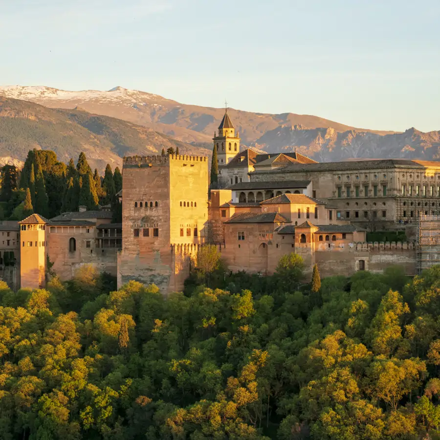 Los desconocidos pueblos de España donde también se celebran las hogueras de San Juan: de Soria a Granada 