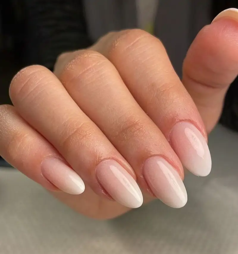 uñas decoradas tonos neutros Baby boomer