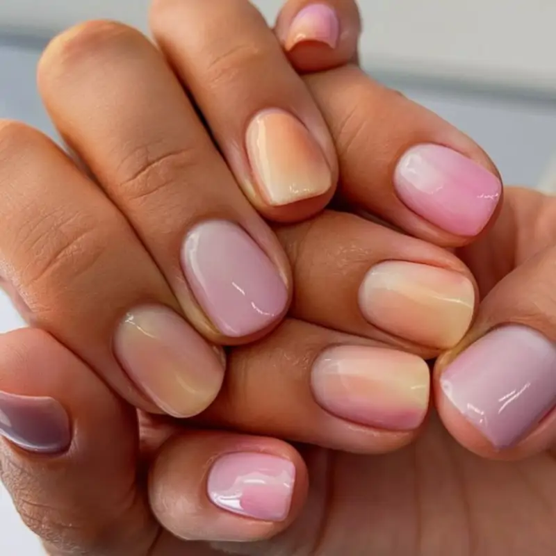 uñas decoradas tonos neutros Degradadas