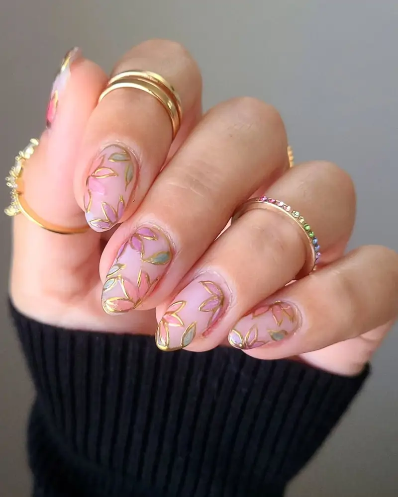 uñas decoradas tonos neutros Efecto vitral