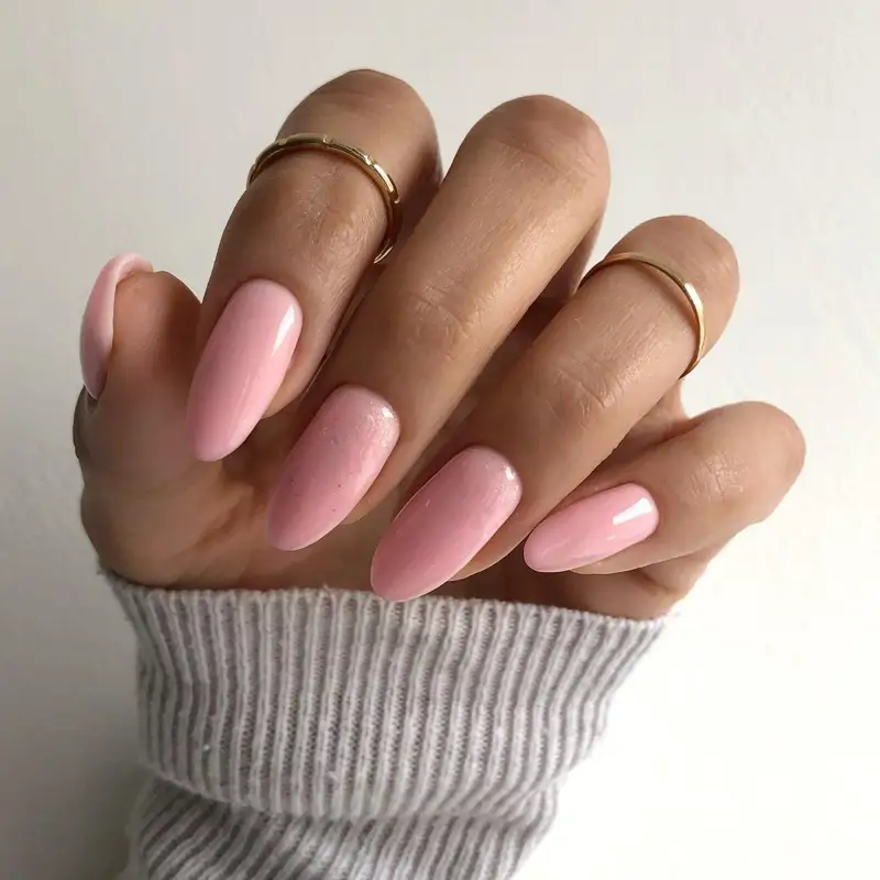 uñas decoradas tonos neutros Rosa natural con purpurina