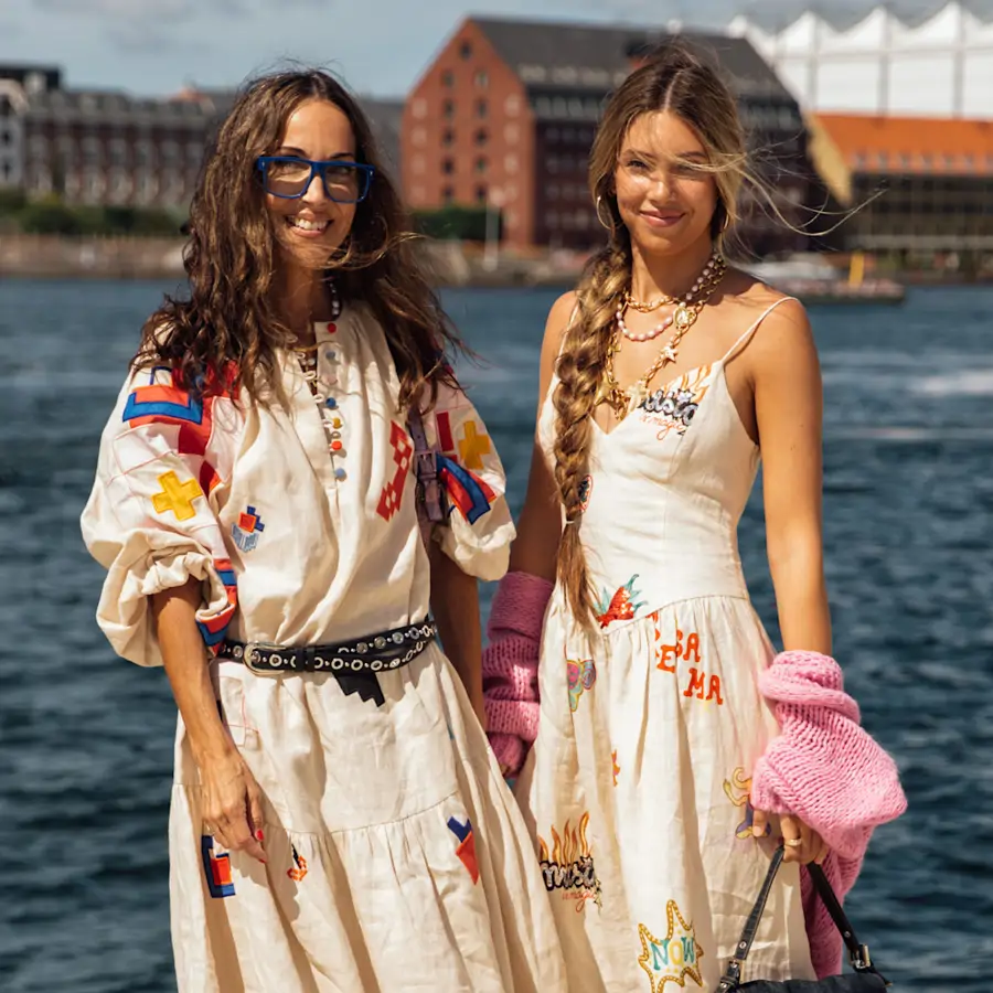 Cortefiel ya está de rebajas y tiene el vestido midi camisero más elegante y fresquito para verano por menos de 30€