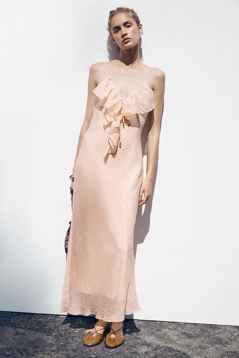Vestido lencero con volantes