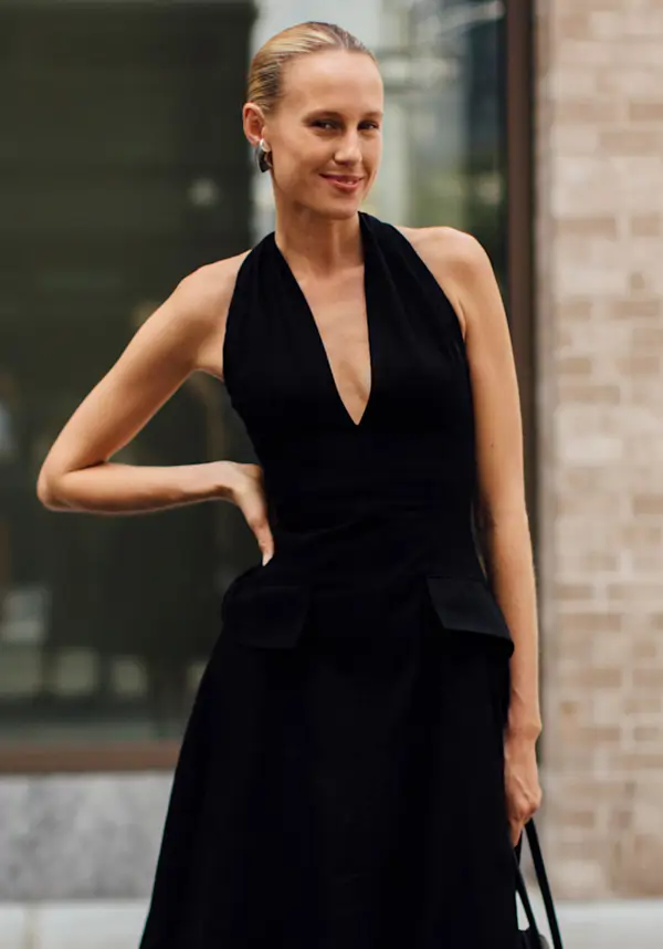 Despídete de los tacones en verano: 20 outfits elegantes y estilosos para vestir bien en una cena informal con zapatos planos 
