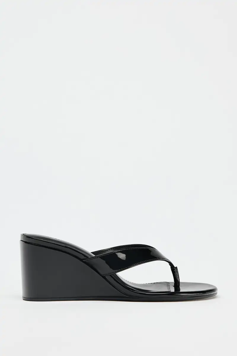 sandalias dedo zara