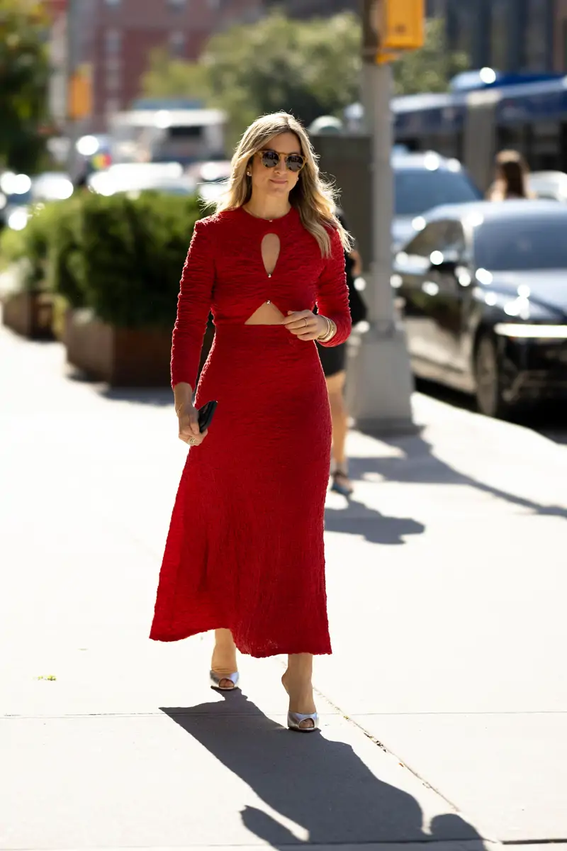 Como combinar vestido rojo