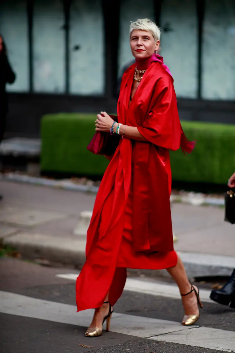 Como combinar vestido rojo