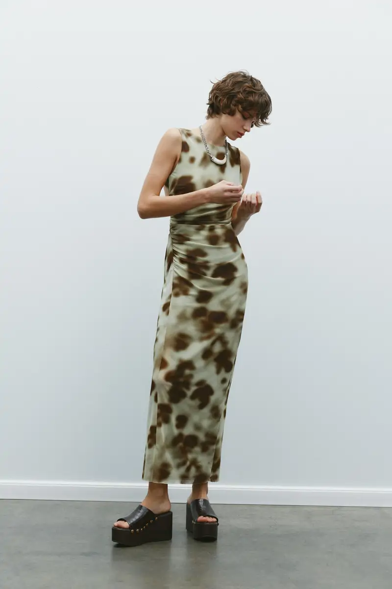 vestido fruncido estampado zara