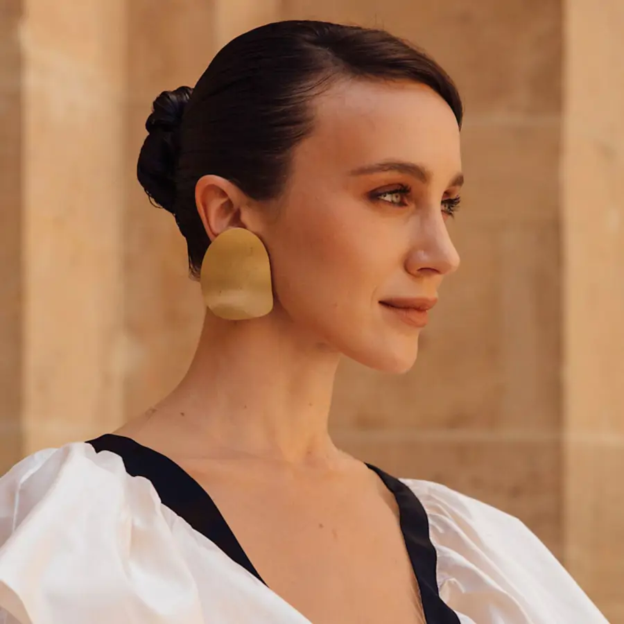 Ana Molina, dermatóloga: "En el maquillaje, lo que más pronto caduca y lo que más cuidado hay que tener es todo lo que nos pongamos en los ojos y en los labios"