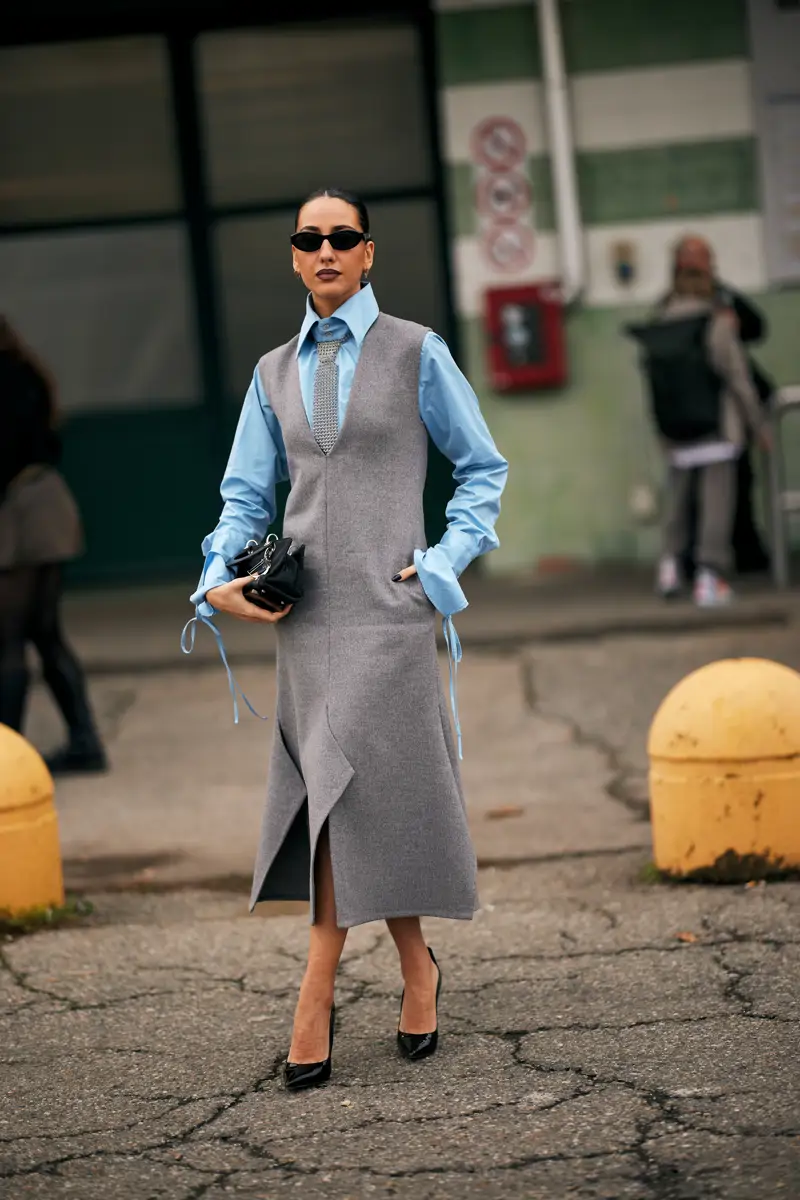Look colores combinan con gris