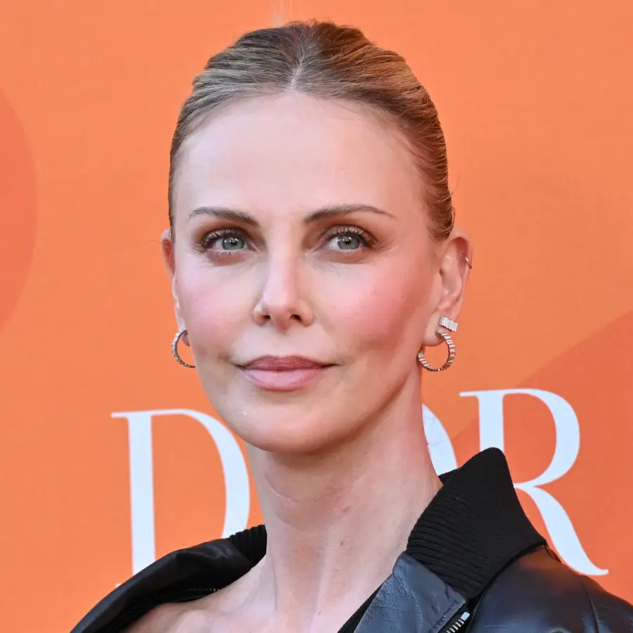 adjunta charlize