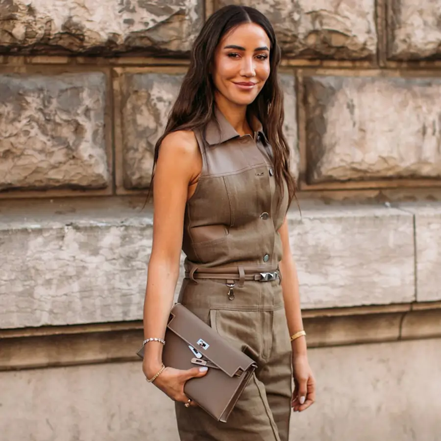 Acaban de llegar a Zara los pantalones de lino holgados y elegantes que las "pijitas" de ciudad llevarán en verano con sandalias