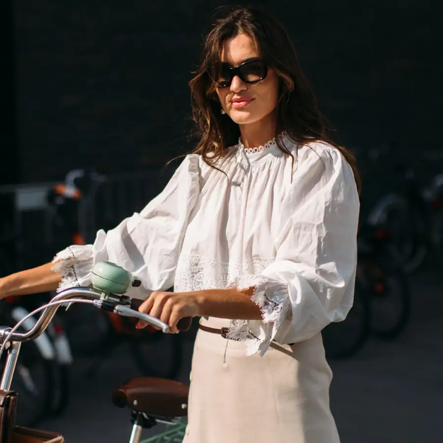 Lefties ya está de rebajas y "agota" sus blusas y camisas más en tendencia: fresquitas, con bordados y en los tonos de la temporada (desde 9,99€)