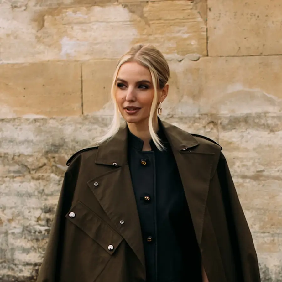 Zara se adelanta a las tormentazas de esta semana rebajando el chubasquero tipo parka a 29 euros más elegante que las pijitas del norte llevarán todo el otoño