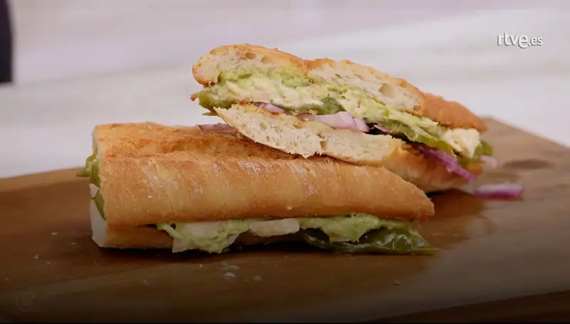 bocadillo de pollo y aguacate