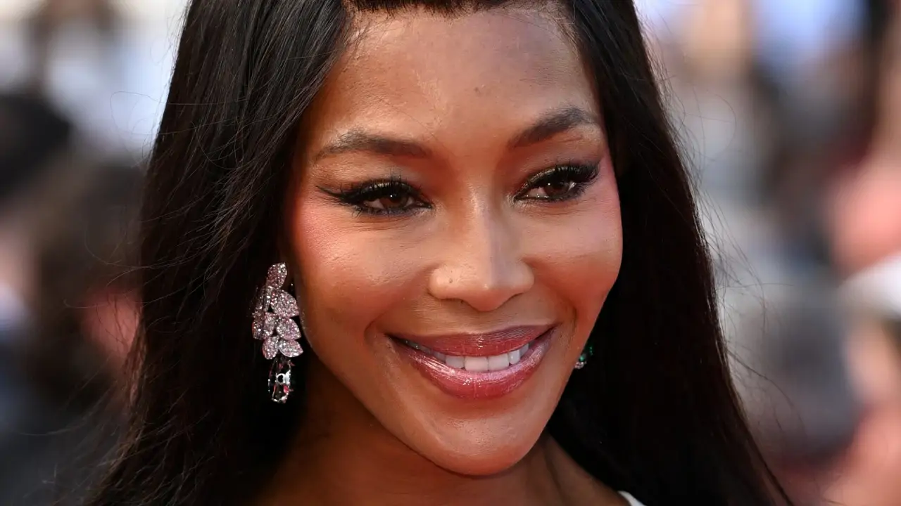 Joe Holder, entrenadora de Naomi Campbell (55 años): "Uno de los ejercicios favoritos de Naomi son las cuerdas de batalla"