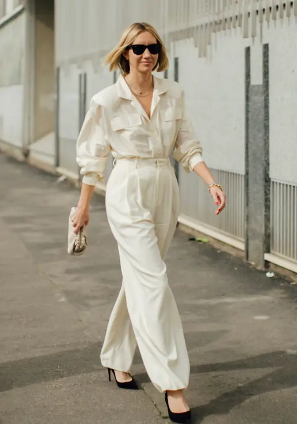 En Zara y por menos de 20€: los pantalones blancos más fresquitos que las pijitas llevarán con cuñas de esparto en verano