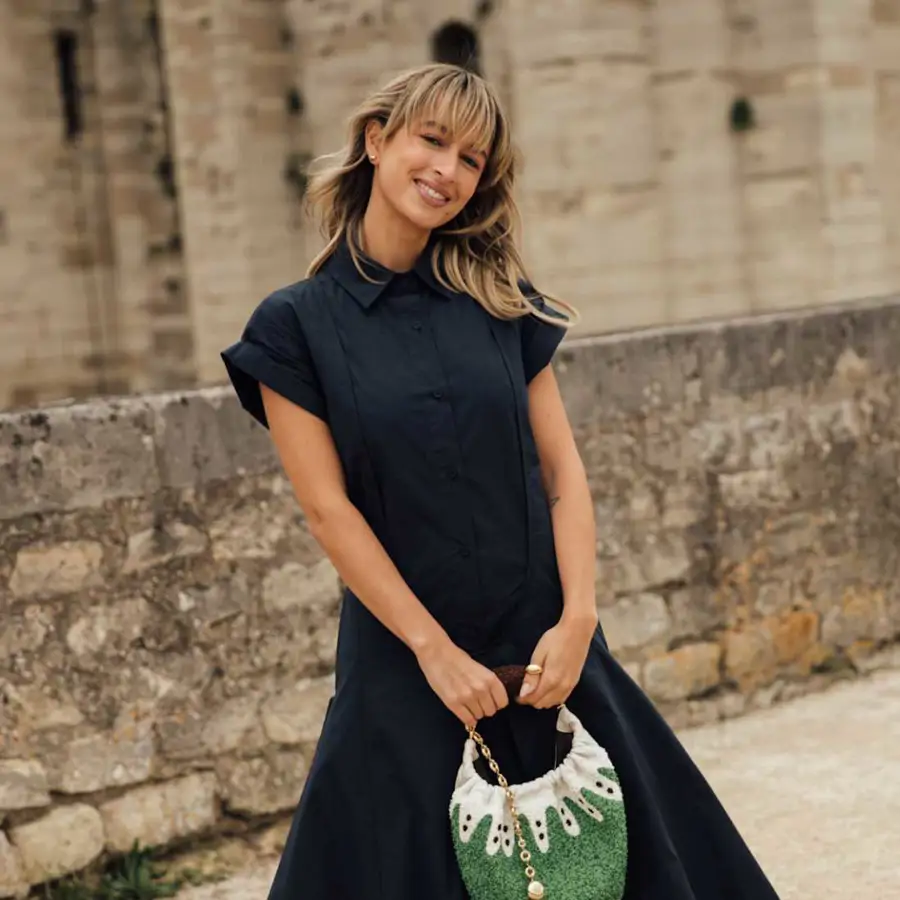 Los vestidos midi "tipo túnica" se combinan con estos zapatos cómodos para un look de fin de semana fresco y elegante en verano 2025