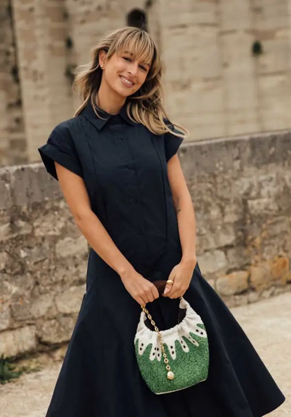 Los vestidos midi "tipo túnica" se combinan con estos zapatos cómodos para un look de fin de semana fresco y elegante en verano 2025