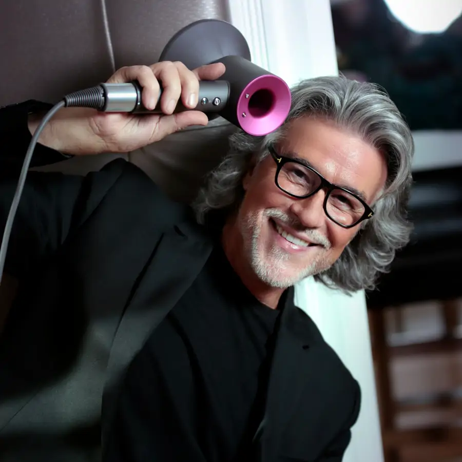 Alberto Cerdán (70 años): “Mi peor pesadilla como peluquero es que venga una mujer con la queratina recién hecha y pida una decoloración muy extrema, eso provocará un efecto muy nocivo”