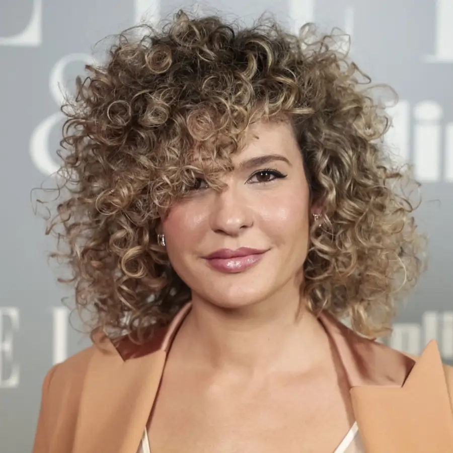 Sheila Casas: "A la hora de lavarme mi pelo rizado, yo lo hacía arrastrando el champú y suavizante, y no, lo que tienes que hacer es cambiarlo por el método 'pulsing'" 