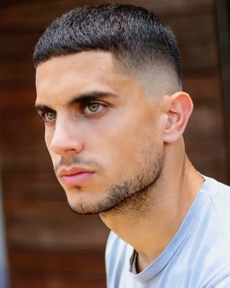cortes de pelo buzz cut para hombre Con flequillo cuadrado