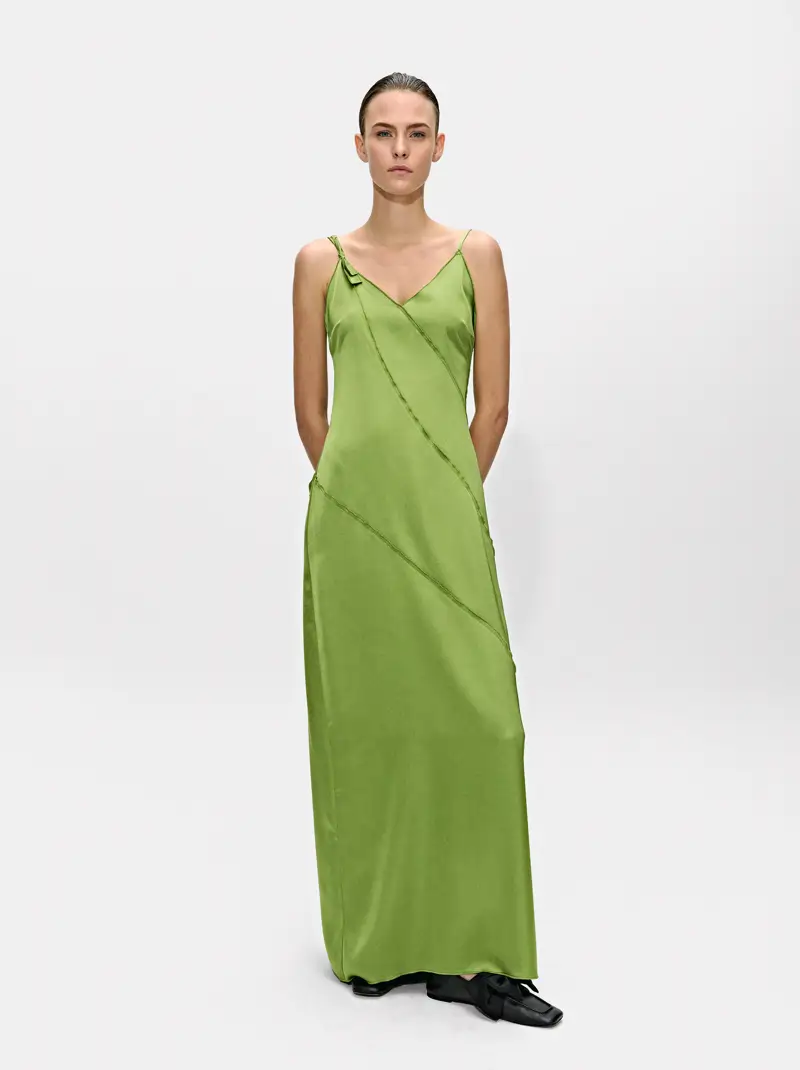 vestido largo saten parfois