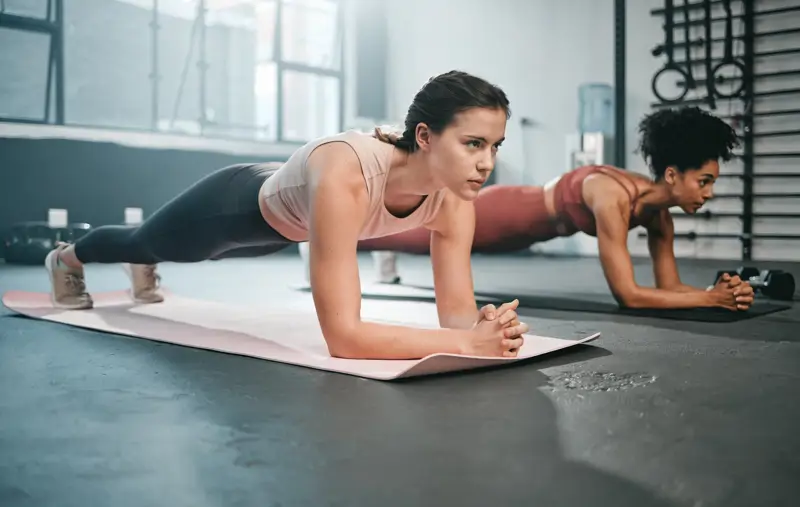 ejercicios abdomen bajo mujer