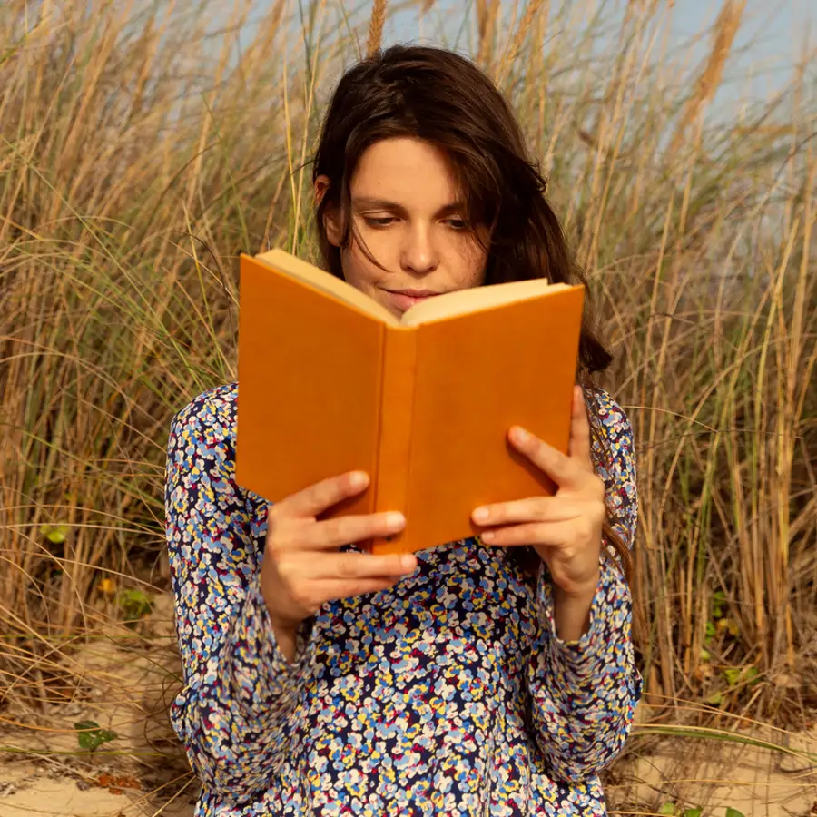 Me he leído uno de los libros favoritos de Almudena Grandes y estoy de acuerdo con ella: “Es mucho mejor la novela que la serie”