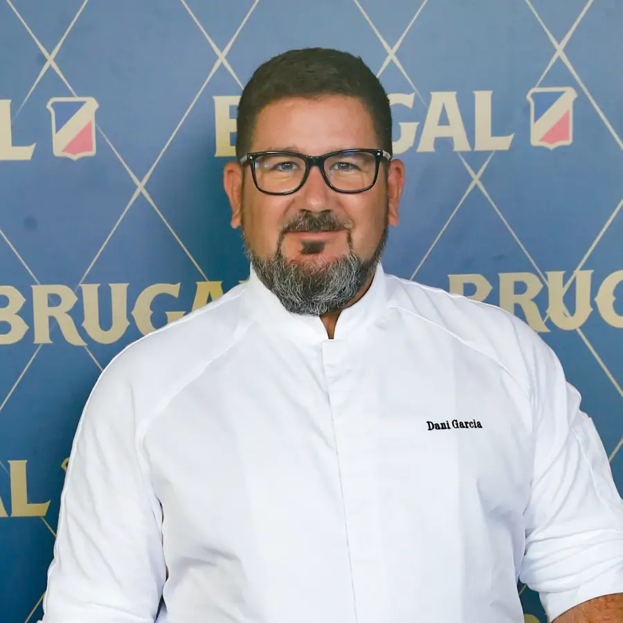 Chef Dani García: "Esta ensalada de garbanzos es rápida, barata y sana. En la vinagreta me gusta integrar la lima emulsionándola"