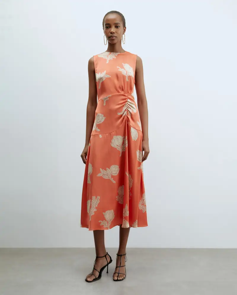 vestido estampado fruncido