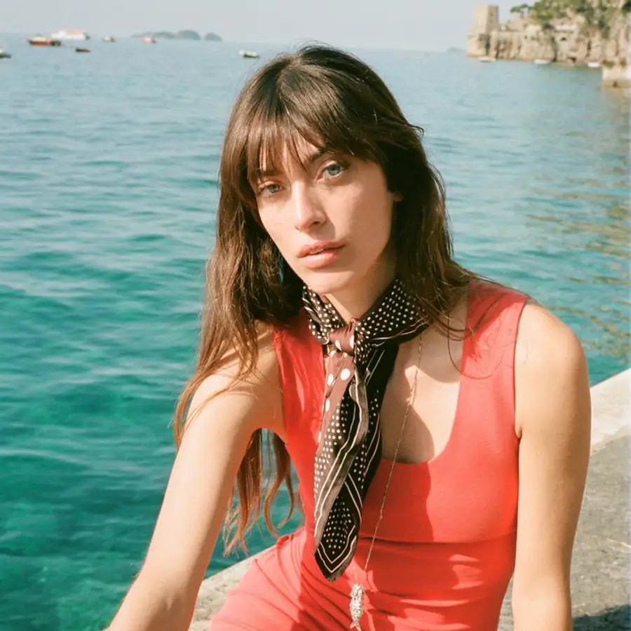 Marta Ortega y sus lecciones de elegancia a los 40: los vestidos de Zara más elegantes y juveniles para vestir cómoda sin renunciar al estilo