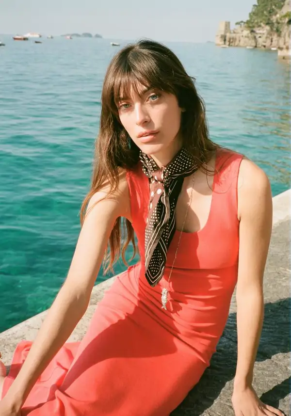 Marta Ortega y sus lecciones de elegancia a los 40: los vestidos de Zara más elegantes y juveniles para vestir cómoda sin renunciar al estilo