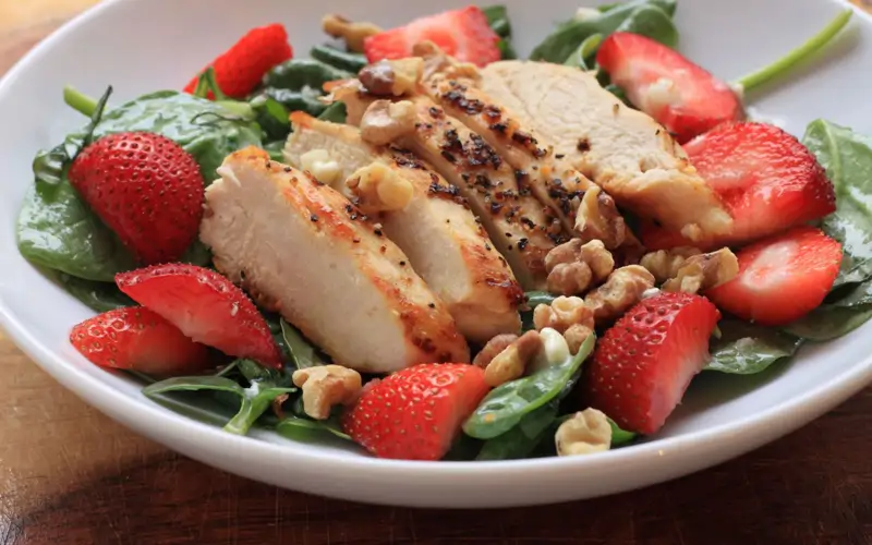 ensalada purificante que hidrata la piel, reduce las arrugas