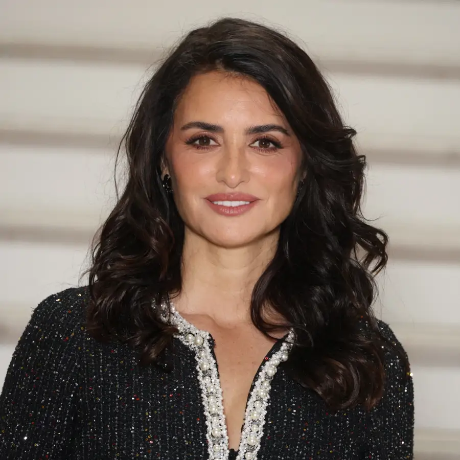 De la melena curly de Penélope Cruz al conjunto de tweed de Carlota Casiraghi: los mejores looks del desfile de Chanel en París