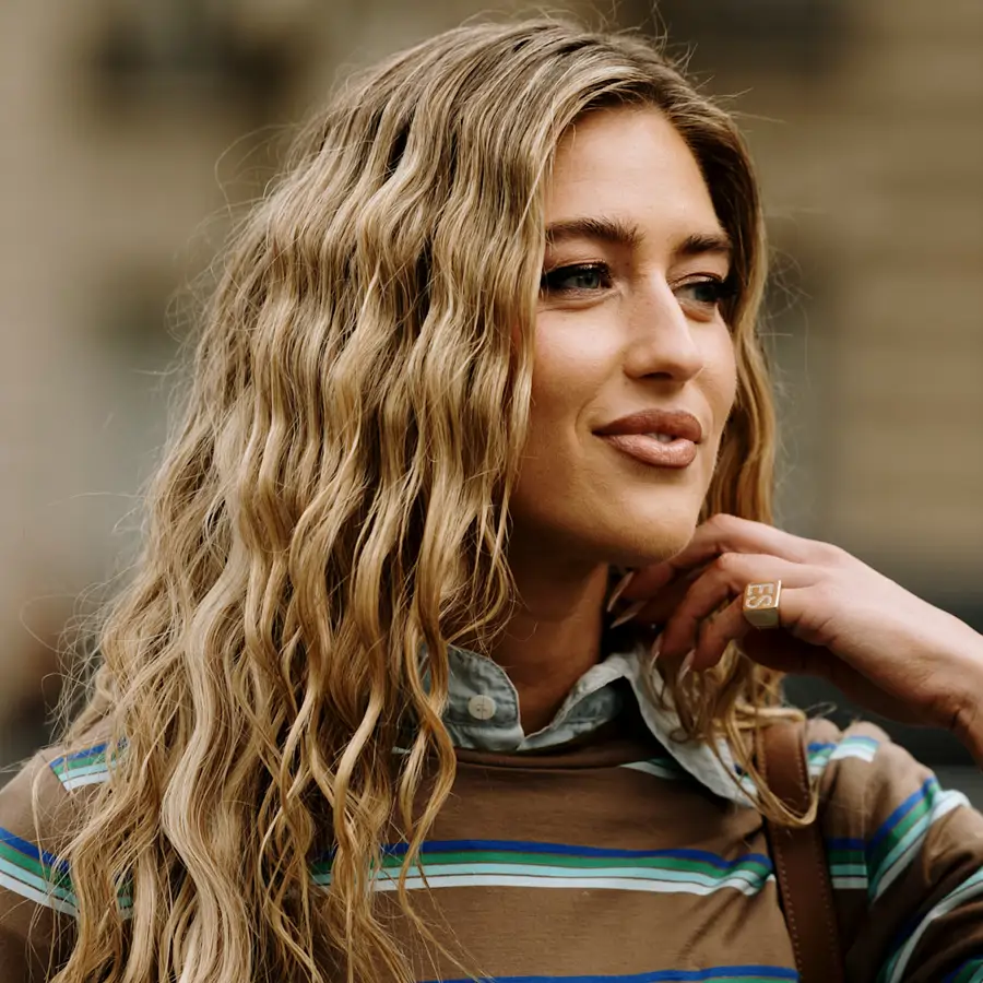 Diana Montesinos, experta curly: "Un corte de pelo que rejuvenece a los 60 es el que aporta frescura, movimiento y ligereza al rostro. En el caso del cabello rizado se consigue trabajando capas estratégicas"