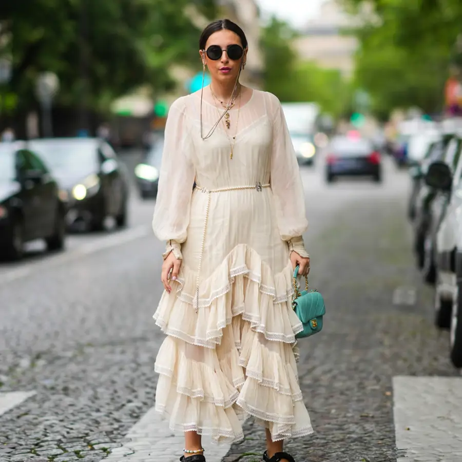 5 vestidos boho de Sfera muy rebajados para llevar con sandalias "tipo Birkenstock" en verano