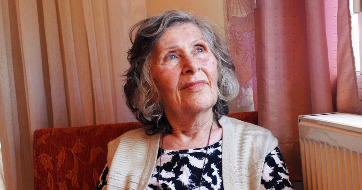 El truco de mi abuela para limpiar las persianas: "Es gratis. Solo necesitas un calcetín y tardas mucho menos que con otros aparatos"