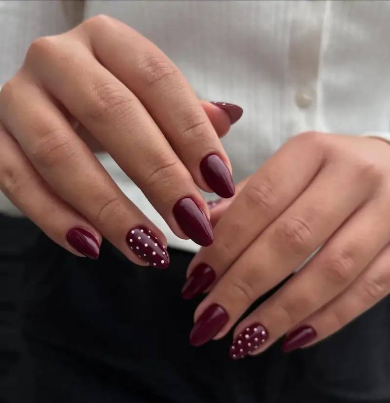Los 10 diseños de uñas vino tinto más elegantes y en tendencia para