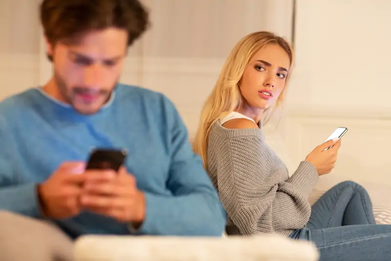 Cómo saber si tu pareja te está siendo infiel por WhatsApp según la ...