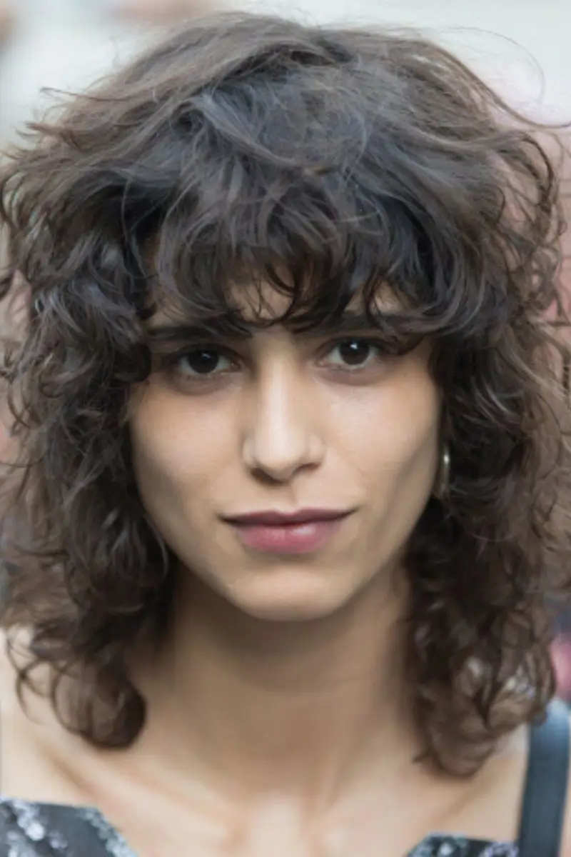 10 cortes de pelo wolf cut rizado para mujeres modernas y elegantes que ...