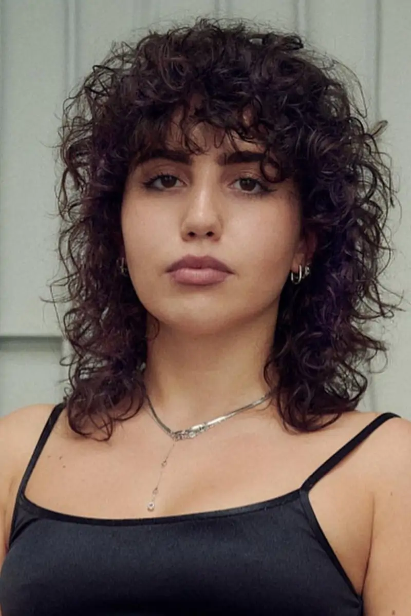 10 cortes de pelo wolf cut rizado para mujeres modernas y elegantes que ...